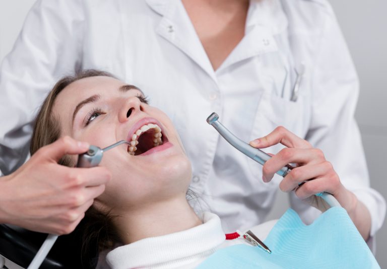 Dentysta Żoliborz – jakie są korzyści regularnych kontroli dentystycznych?